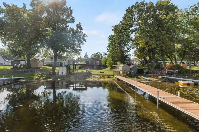 $575,000 | 188 Oakwood Drive, Antioch, IL 60002