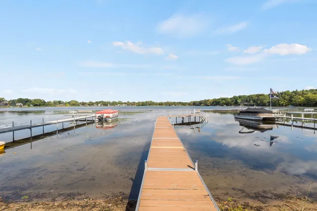 $575,000 | 188 Oakwood Drive, Antioch, IL 60002