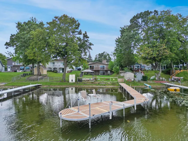 $575,000 | 188 Oakwood Drive, Antioch, IL 60002