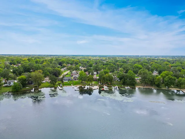 $575,000 | 188 Oakwood Drive, Antioch, IL 60002