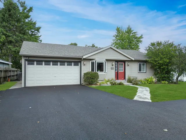 $575,000 | 188 Oakwood Drive, Antioch, IL 60002