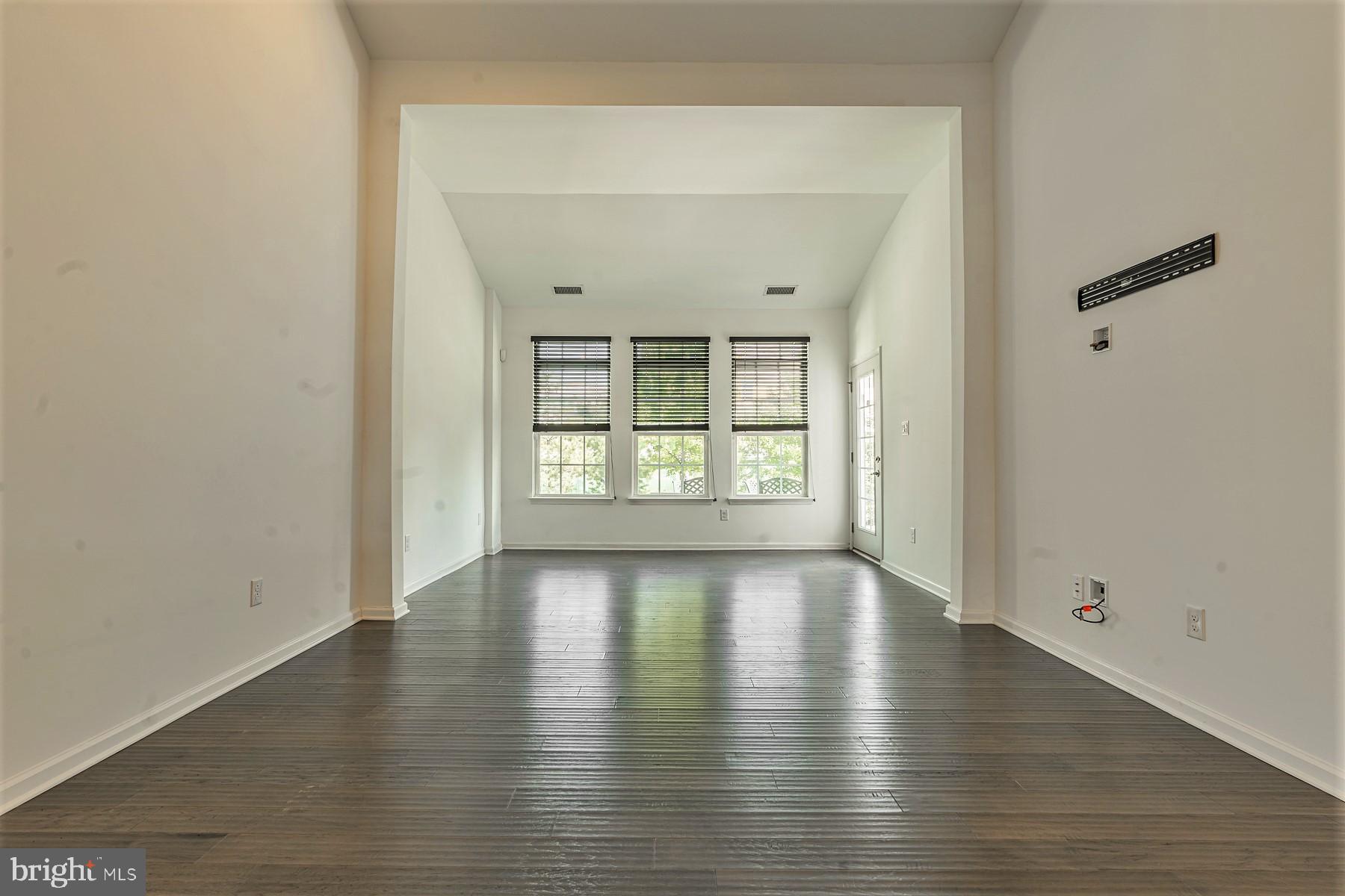 48 Heals Farm Road Burlington, NJ 08016 - Photo 4 of 59 Spacious living room