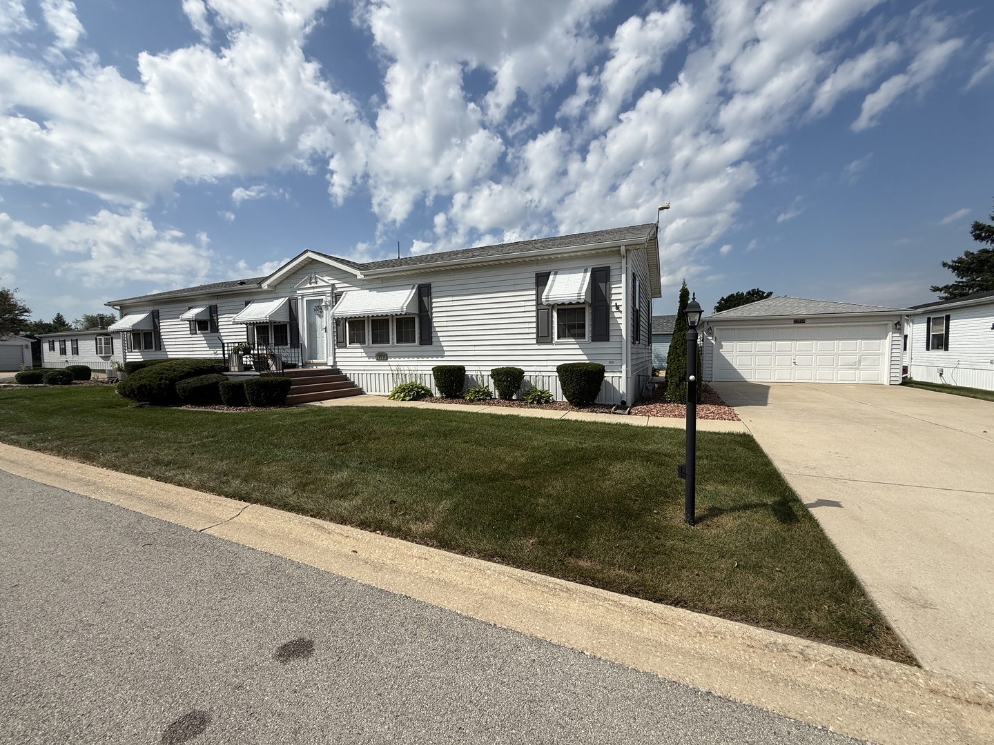 22738 South Ridge Lane Frankfort, IL 60423 - Photo 1 of 27 Gallery Image 1
