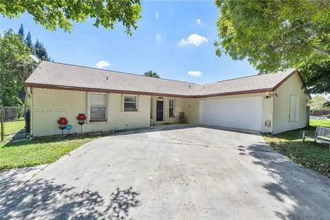 a view of a house with a yard and garage