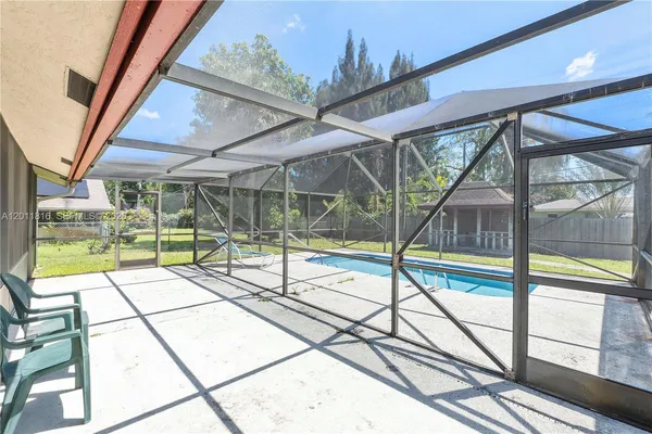 $595,000 | 694 Dixie Lane, West Palm Beach, FL 33415