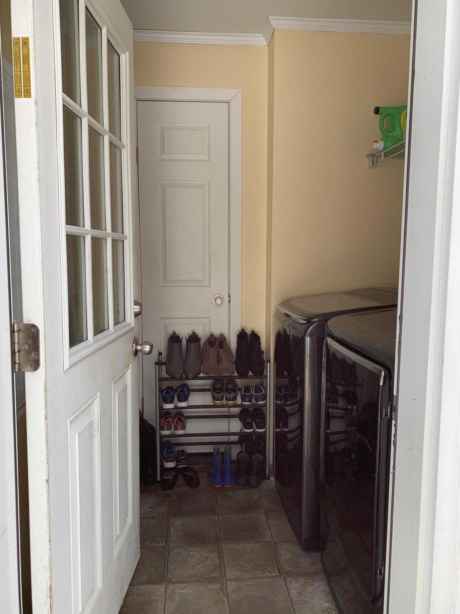 862 Middle Road Dresden, ME 04342 - Photo 2 of 26 Upstairs Entry