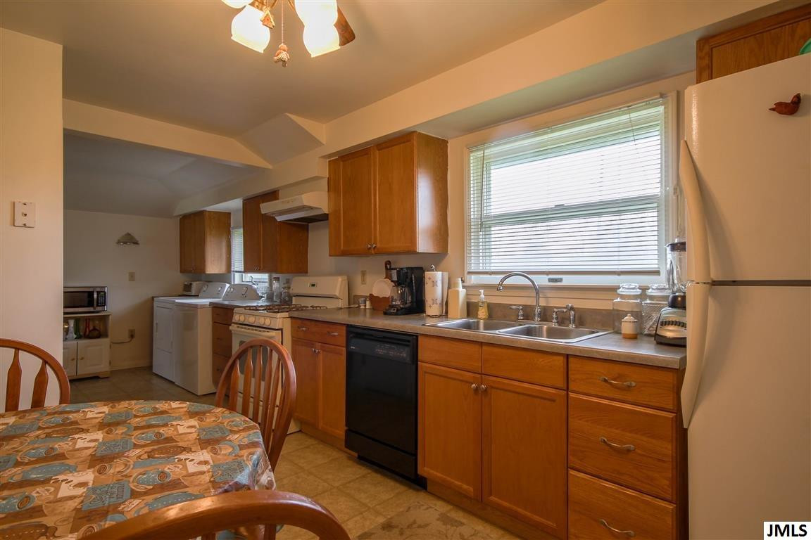 3502 Seymour Road Jackson, MI 49201 - Photo 6 of 16 Photo 7