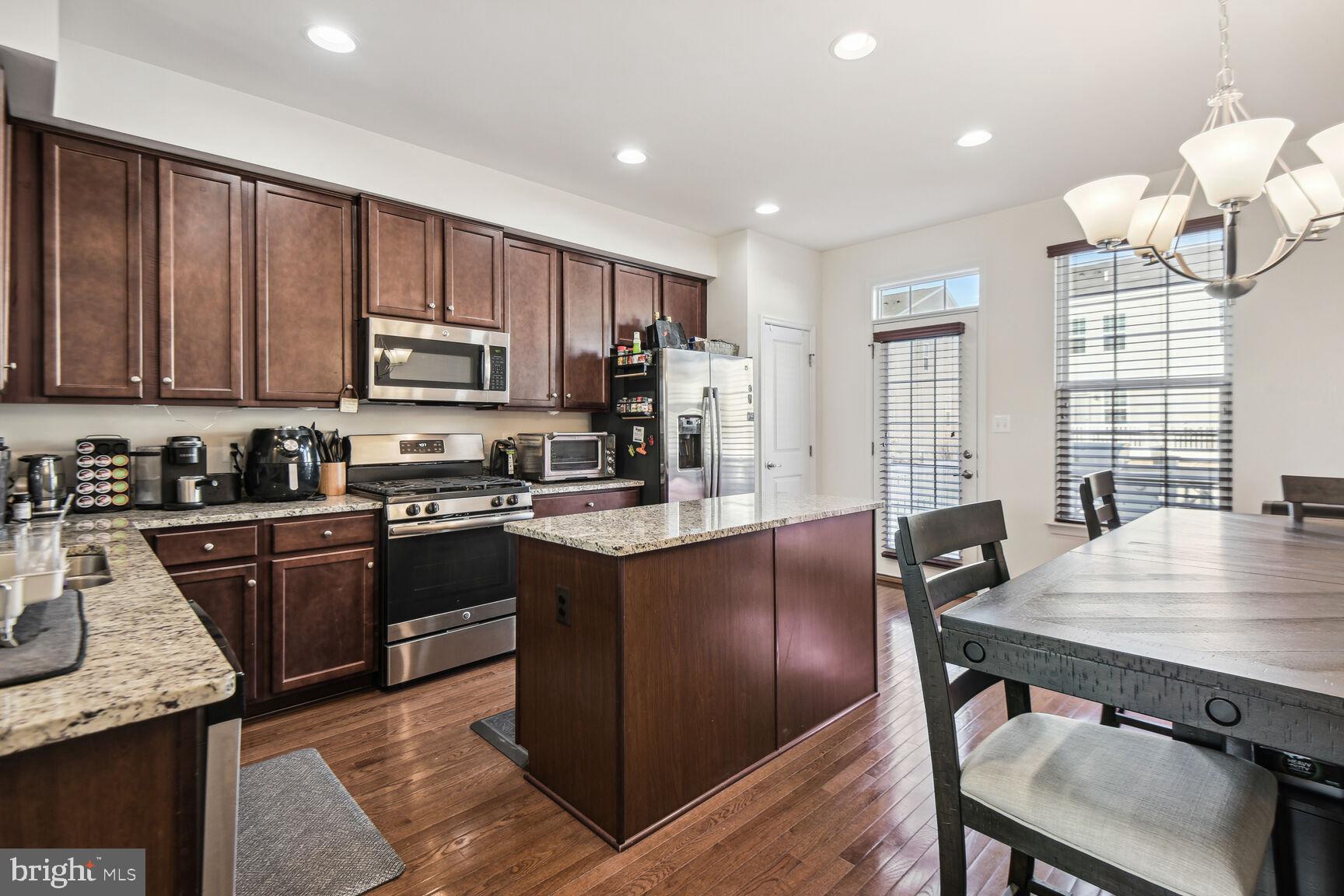 1718 Featherstone Road Woodbridge, VA 22191 - Photo 6 of 17 Gallery Image 6