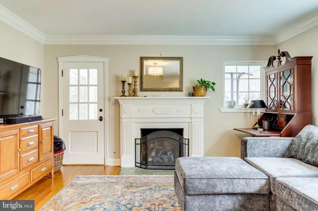 $5,200 | 907 26th Street South, Arlington, VA 22202