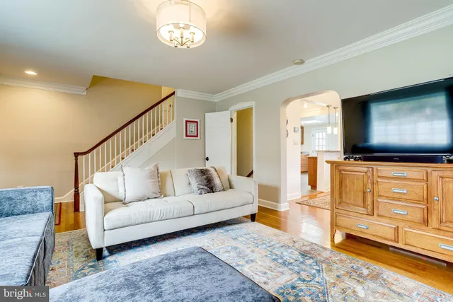 $5,200 | 907 26th Street South, Arlington, VA 22202