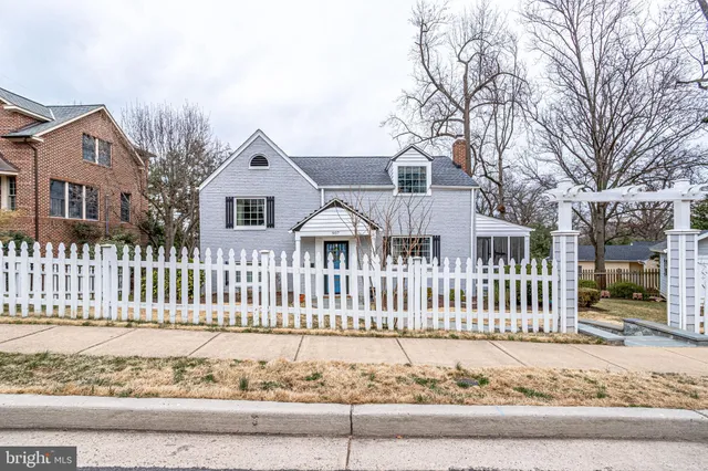 $5,200 | 907 26th Street South, Arlington, VA 22202