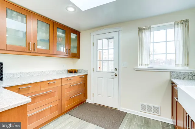 $5,200 | 907 26th Street South, Arlington, VA 22202