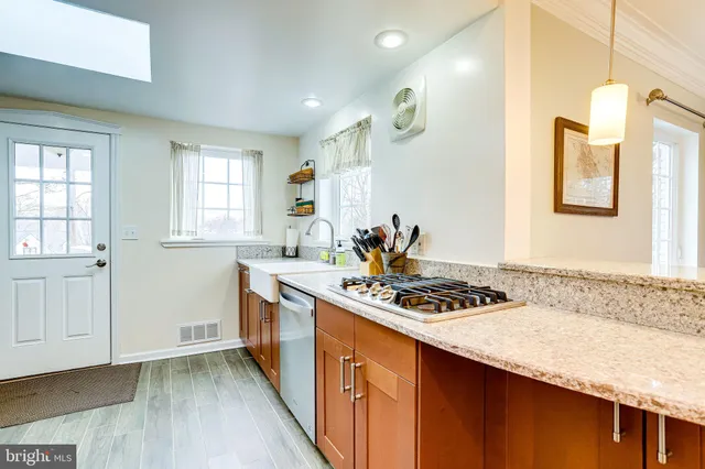 $5,200 | 907 26th Street South, Arlington, VA 22202