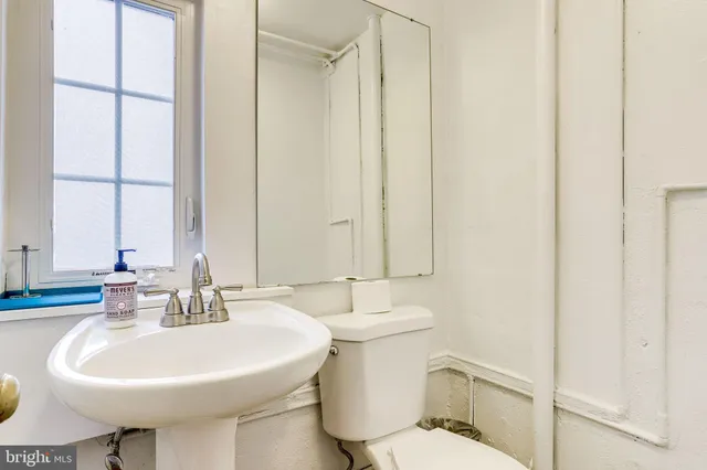 $5,200 | 907 26th Street South, Arlington, VA 22202