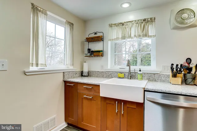 $5,200 | 907 26th Street South, Arlington, VA 22202