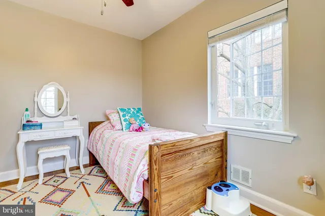 $5,200 | 907 26th Street South, Arlington, VA 22202