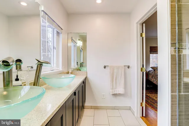 $5,200 | 907 26th Street South, Arlington, VA 22202