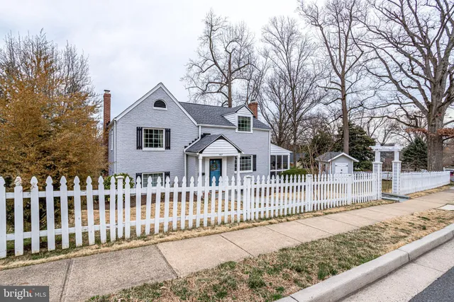 $5,200 | 907 26th Street South, Arlington, VA 22202