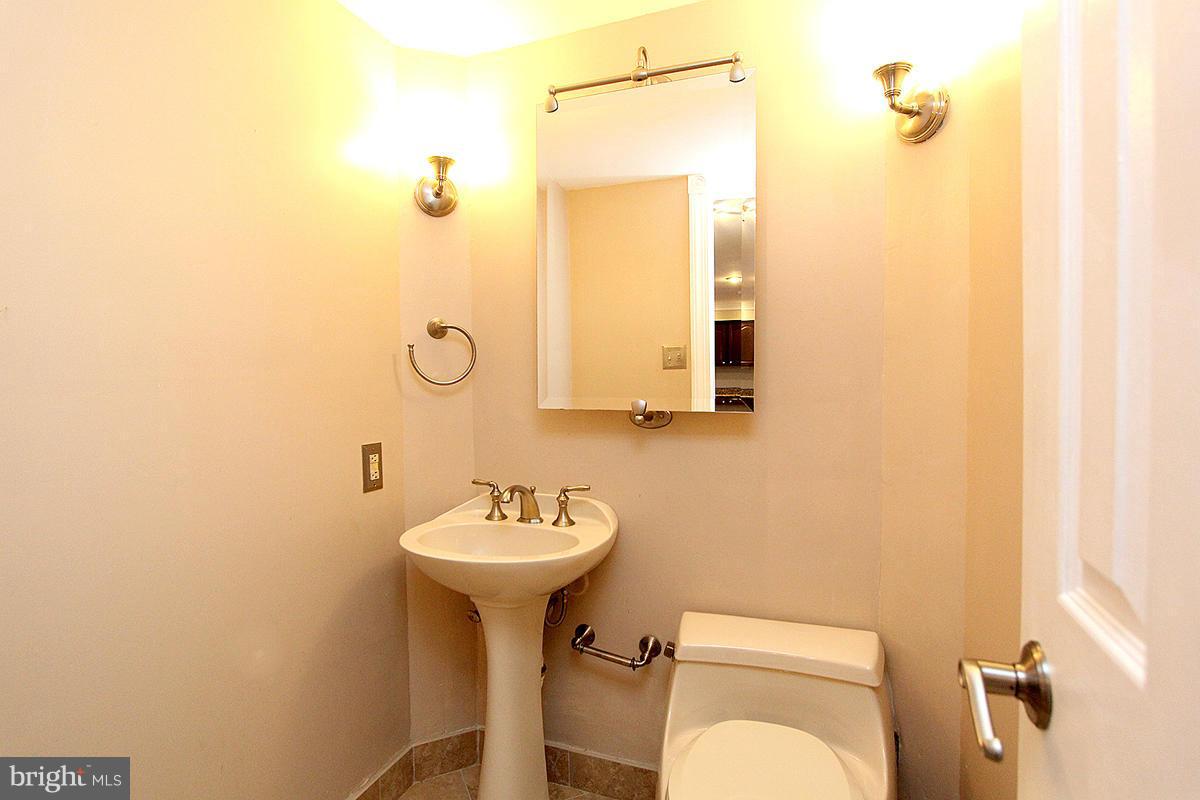 16318 Whitehaven Road Silver Spring, MD 20906 - Photo 11 of 30 Bath