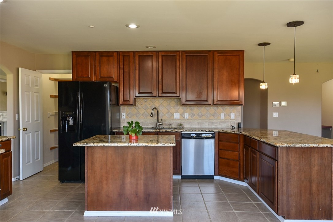 14040 Solberg Road Southeast Yelm, WA 98597 - Photo 9 of 28 Gallery Image 9