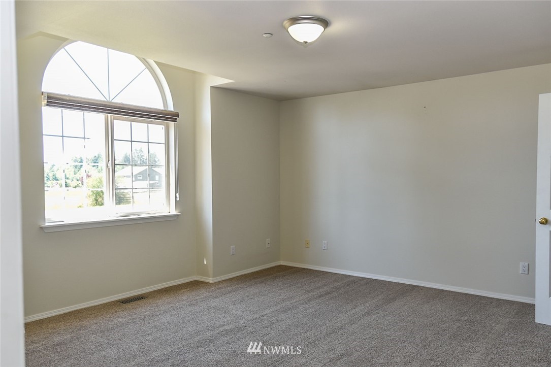 14040 Solberg Road Southeast Yelm, WA 98597 - Photo 10 of 28 Gallery Image 10