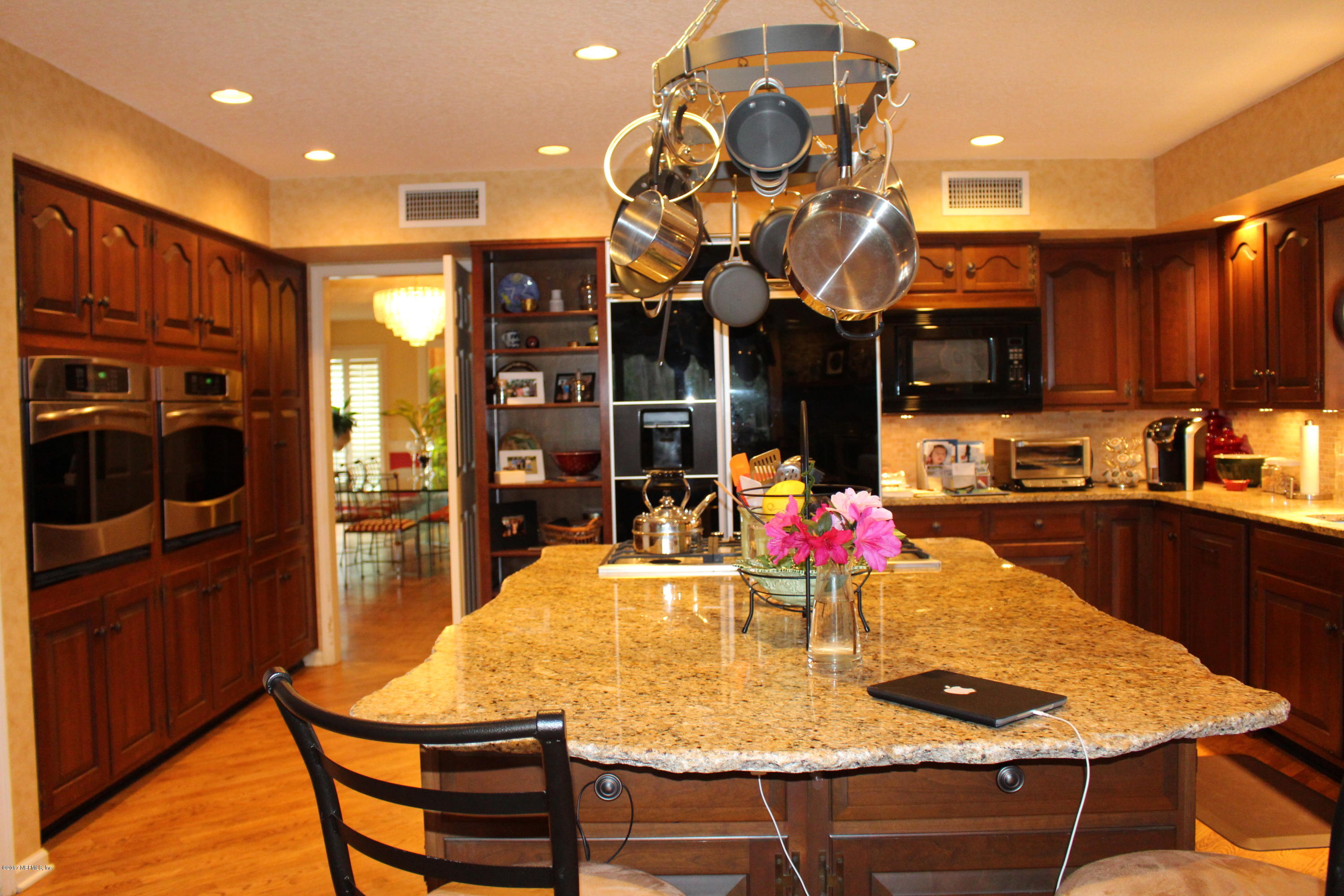 8097 Shady Grove Road Jacksonville, FL 32256 - Photo 10 of 29 Kitchen with Island