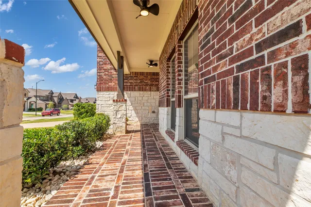 a view of a pathway both side of building