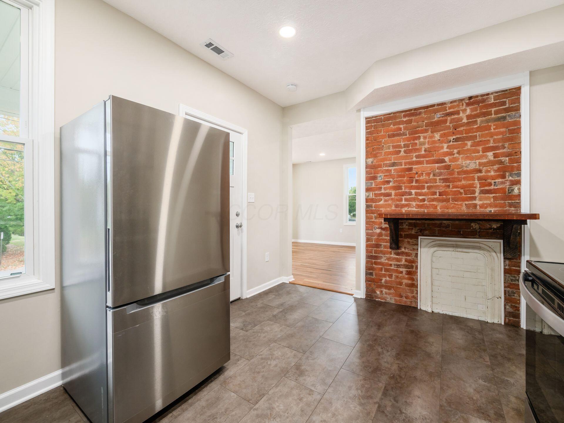 334 North Maple Street Lancaster, OH 43130 - Photo 5 of 25 Kitchen