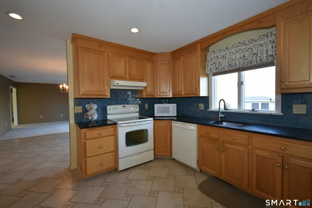 $465,000 | 168 Lisa Lane, Middletown, CT 06457