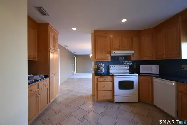 $465,000 | 168 Lisa Lane, Middletown, CT 06457