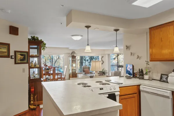 $435,000 | 221 East Rockwood Boulevard, Unit 219, Spokane, WA 99202