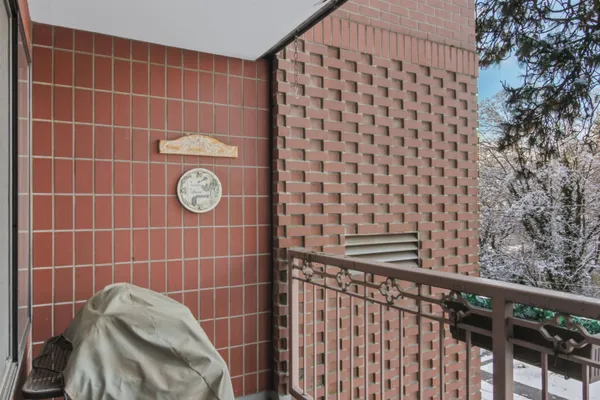 $435,000 | 221 East Rockwood Boulevard, Unit 219, Spokane, WA 99202