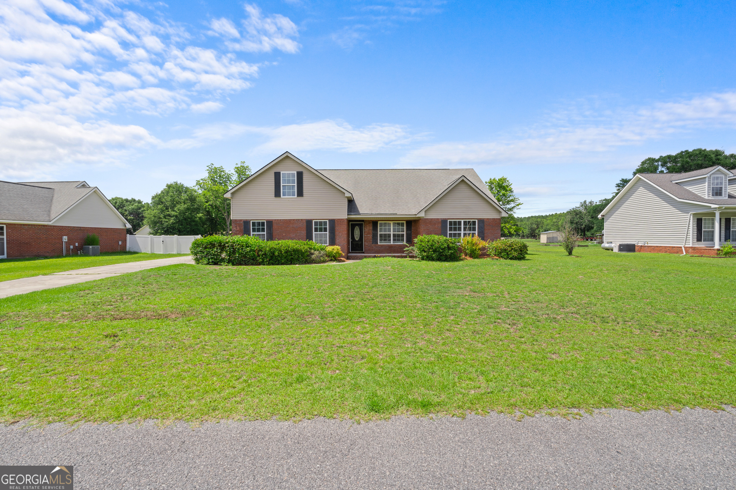 132 Teal Drive Springfield, GA 31329 - Photo 2 of 26 a view of house with garden