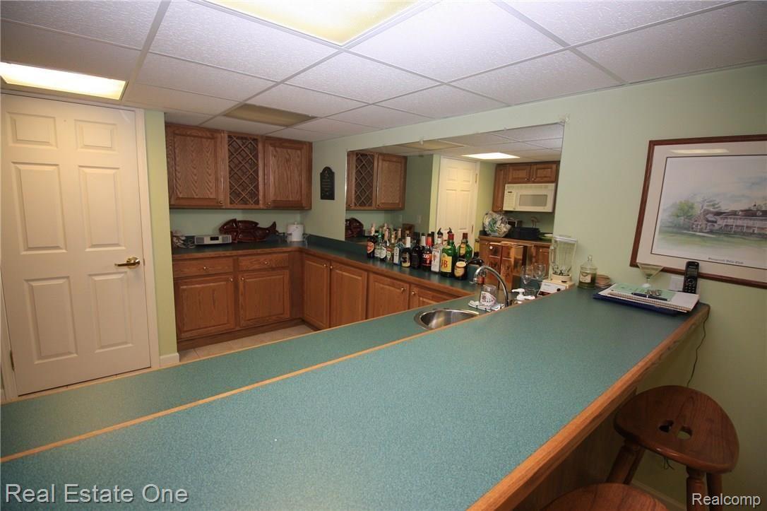 3829 Beechcrest Road Rochester, MI 48309 - Photo 29 of 44 PLENTY OF SPACE FOR ENTERTAINING