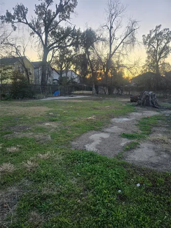 a view of outdoor space with green field