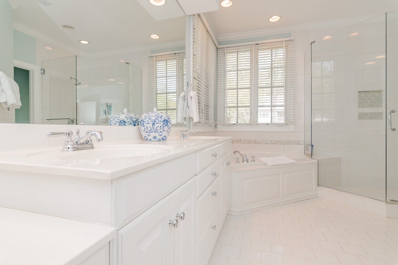 407 Forsyth Street Raleigh, NC 27609 - Photo 19 of 30 Owner's Spa Bath
