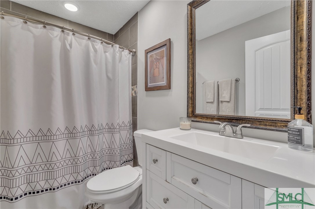 607 Wild Turkey Road Savannah, GA 31406 - Photo 32 of 47 Second Bathroom