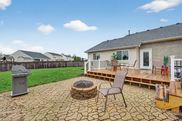 $450,000 | 802 Heintz Drive, Shorewood, IL 60404