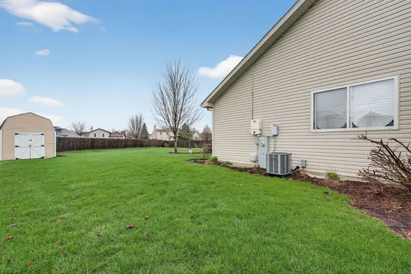 $450,000 | 802 Heintz Drive, Shorewood, IL 60404