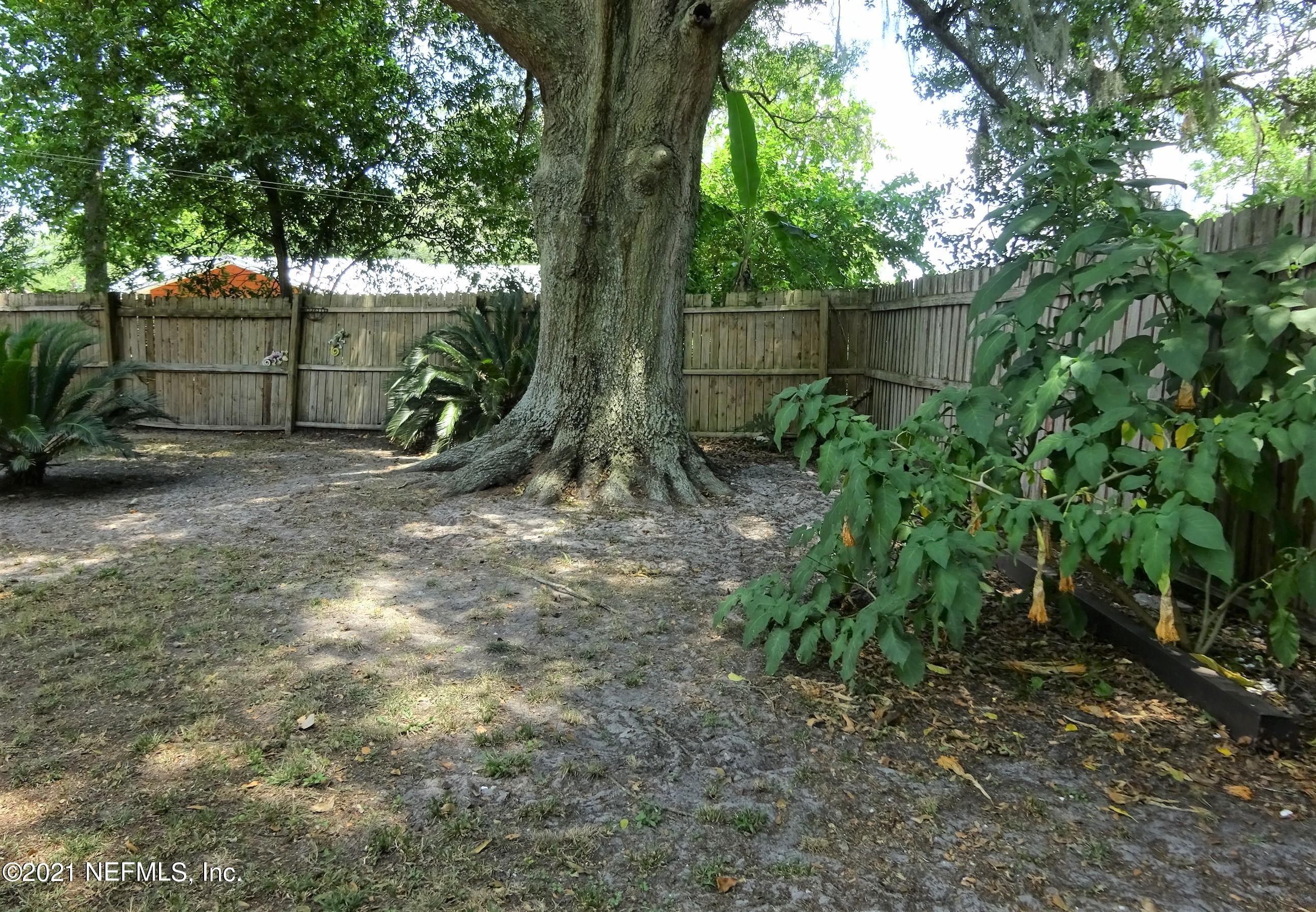 9347 Orme Road Jacksonville, FL 32220 - Photo 19 of 46 a backyard of a house with lots of green space
