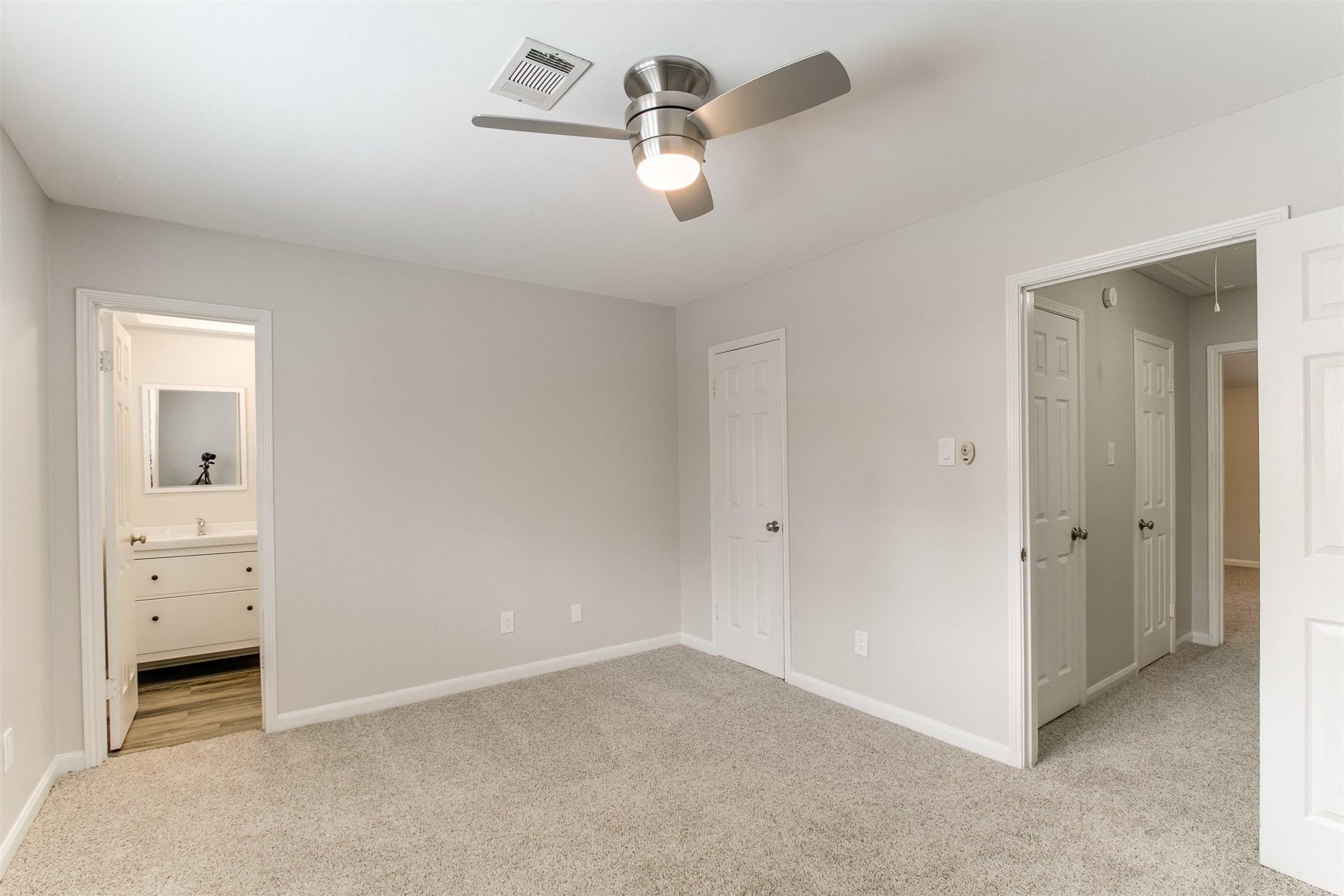 1407 Springrock Lane Houston, TX 77055 - Photo 13 of 25 The secondary bedroom is roomy as well and has its own private bath.
