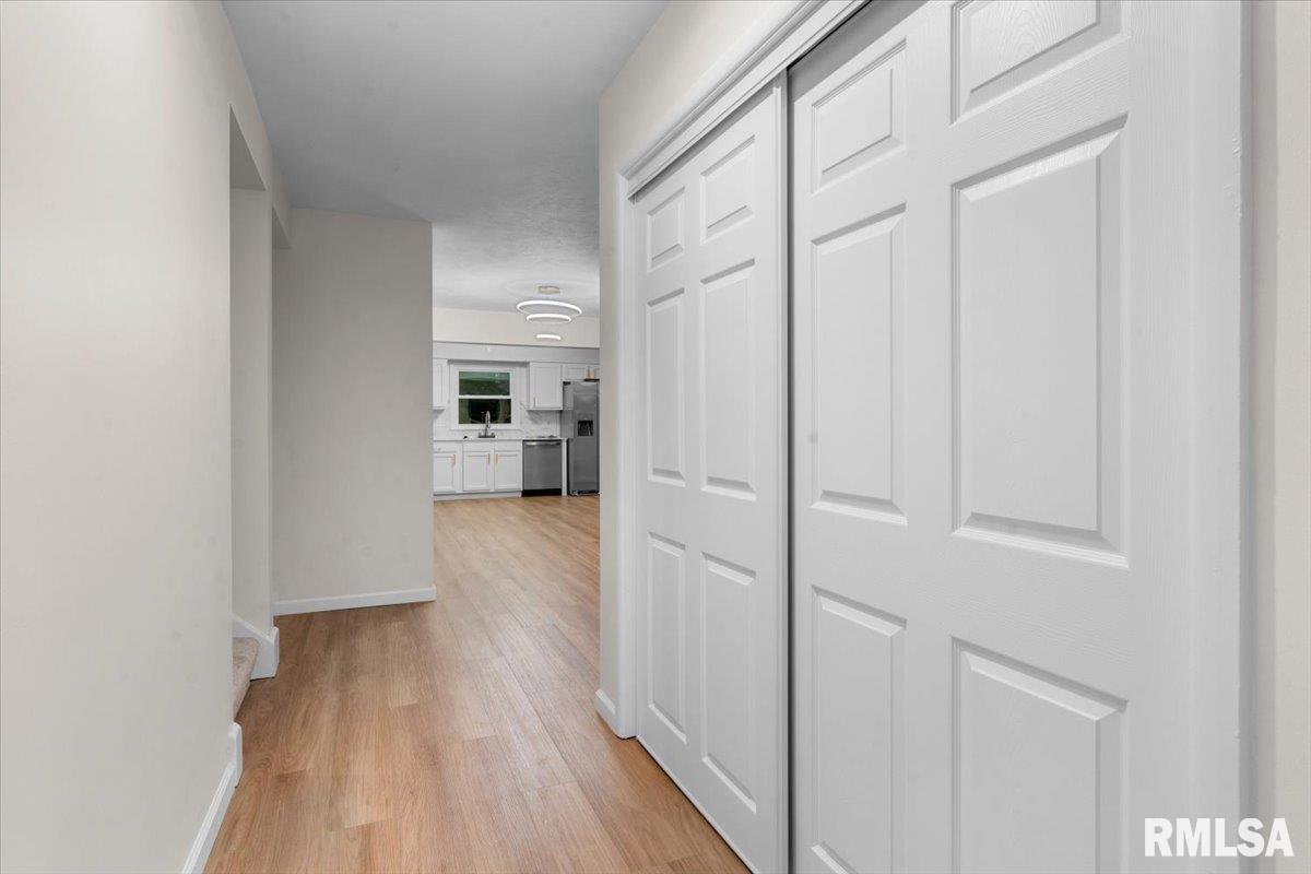 66 West Hazel Dell Lane Springfield, IL 62703 - Photo 5 of 39
