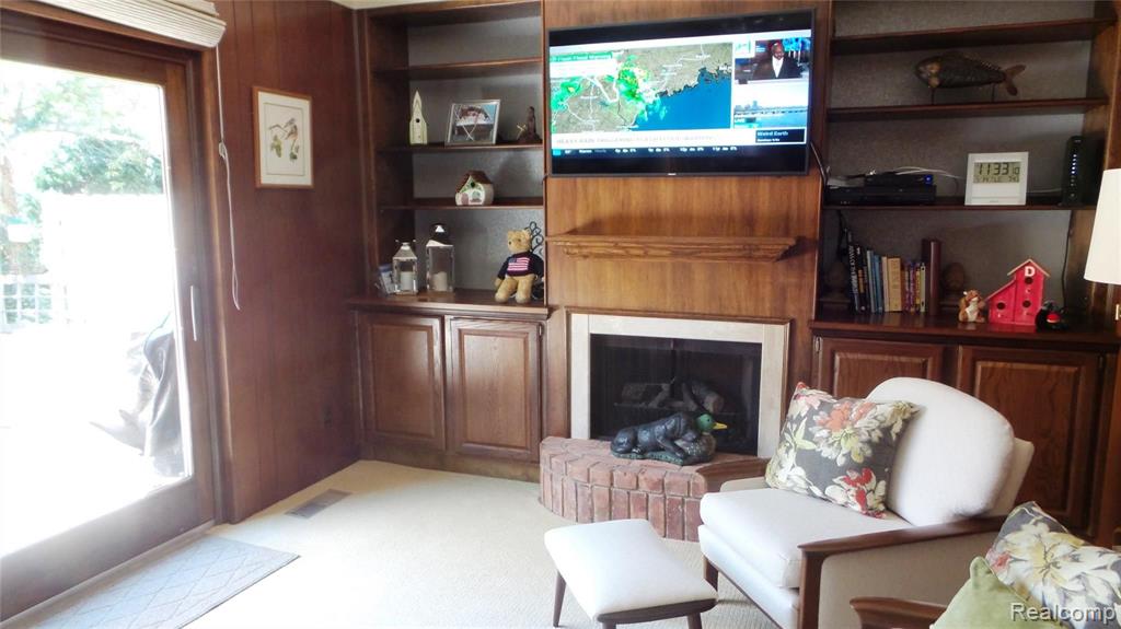 905 Cook Road Grosse Pointe Woods, MI 48236 - Photo 8 of 38