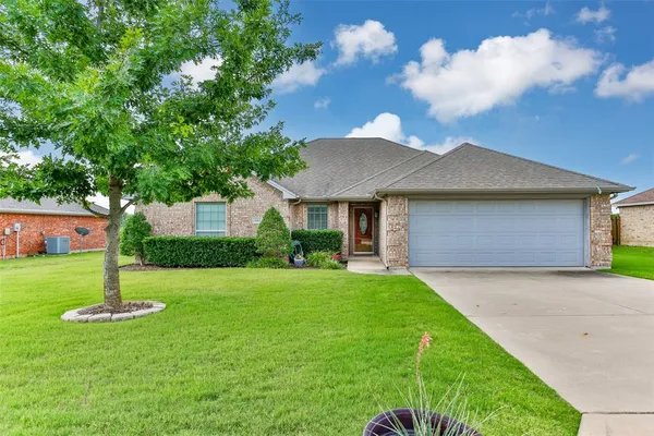 $395,000 | 504 Katie Street, Lindsay, TX 76250