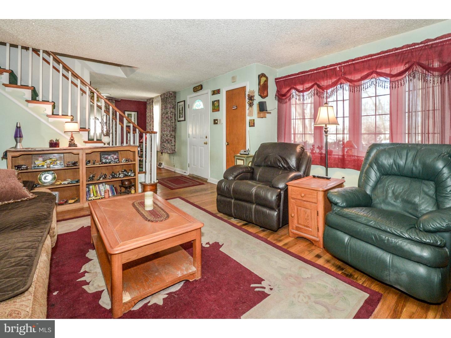 140 Neshaminy Road Croydon, PA 19021 - Photo 5 of 25 Living Room
