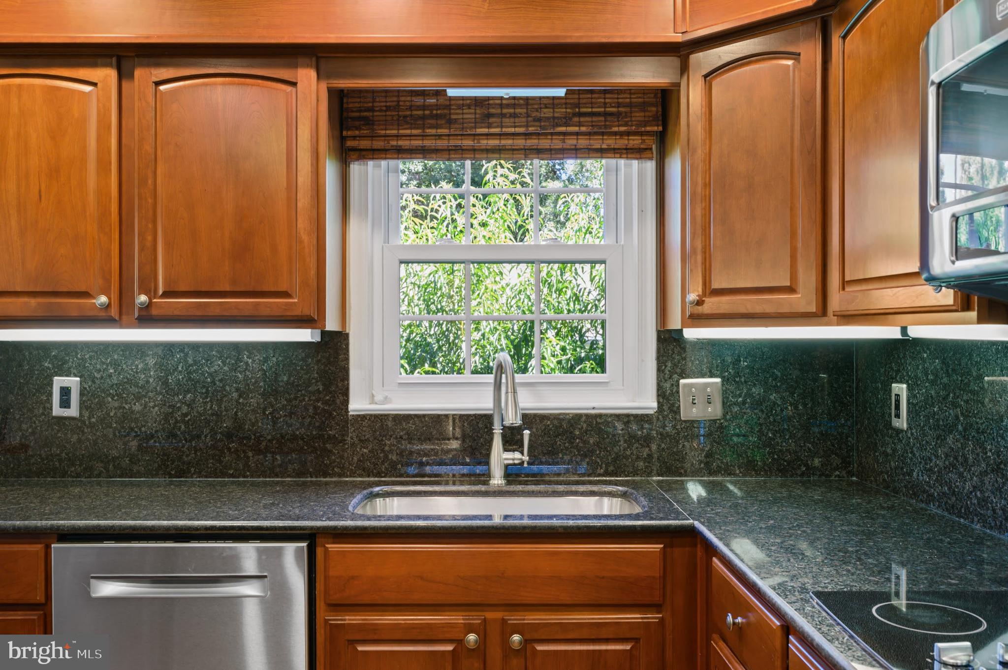1724 Stonebridge Road Alexandria, VA 22304 - Photo 11 of 51