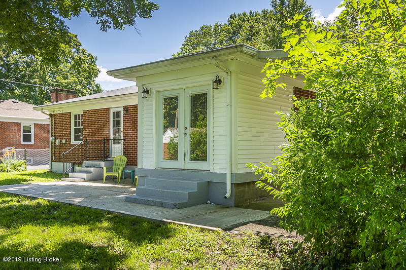 4403 Kinloch Road Louisville, KY 40207 - Photo 19 of 36 generous sized patio