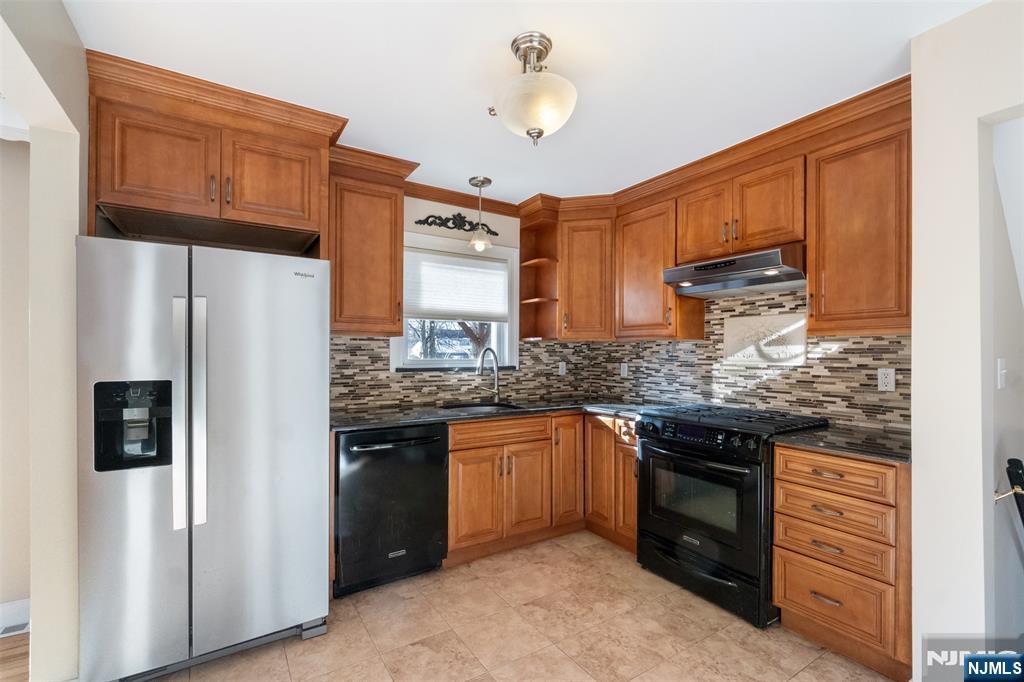 75 Cypress Road Dumont, NJ 07628 - Photo 8 of 34
