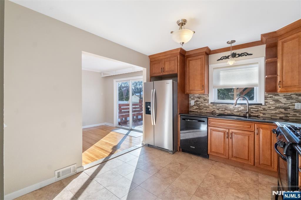 75 Cypress Road Dumont, NJ 07628 - Photo 9 of 34