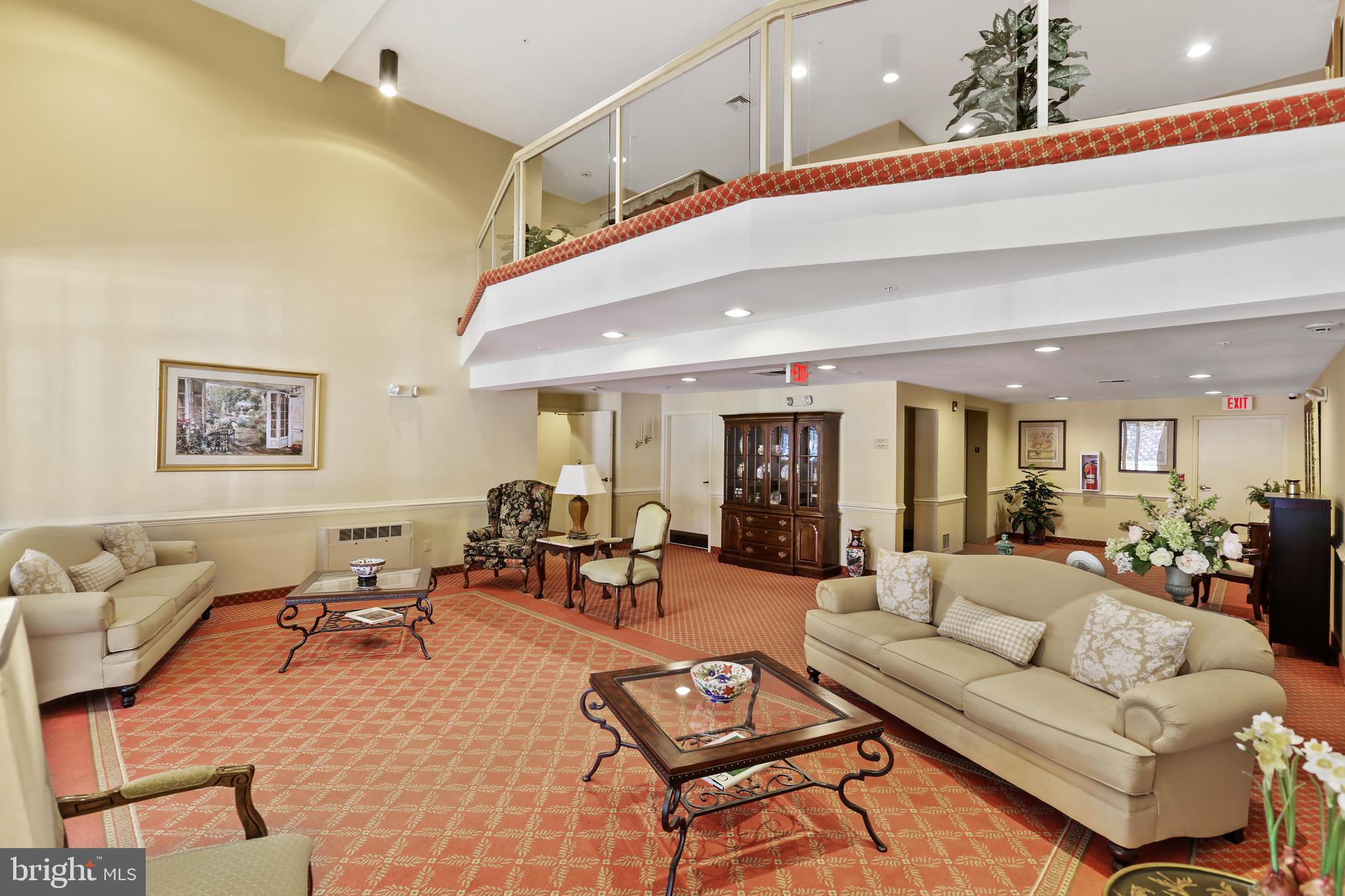 12300 Rosslare Ridge Road, Unit 304 Lutherville-Timonium, MD 21093 - Photo 2 of 18 Entrance level foyer